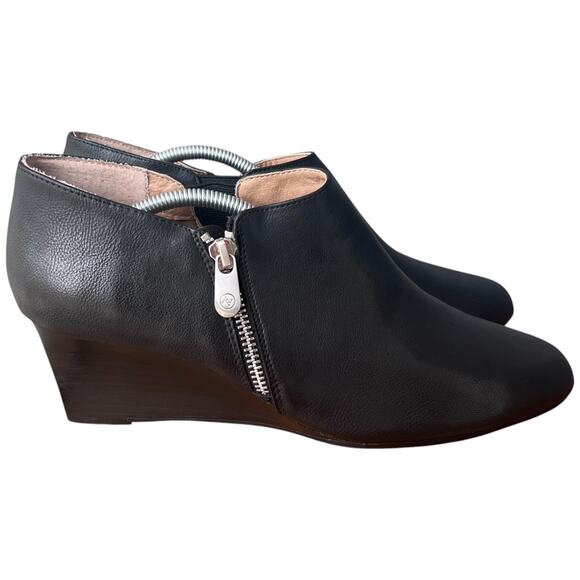 ADRIENNE VITTADINI Midge Women's Size 9.5 Black Wedge Heeled Shooties Side Zip - Picture 6 of 11